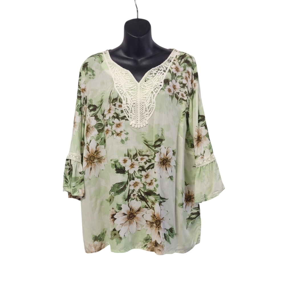 Alfred Dunner Women's Size 16 Green Floral Blouse V-Neck Lace Trim Bell Sleeves
